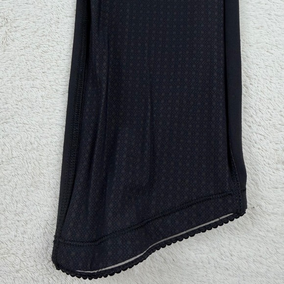 Lululemon P30416 Cropped Black Athletic Pants Mesh Detail on back size 4‎ - Picture 8 of 13